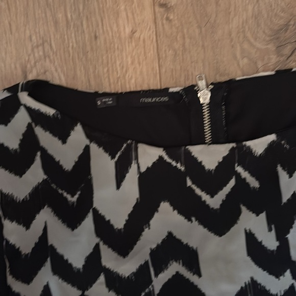 Maurice’s dress - Picture 2 of 3